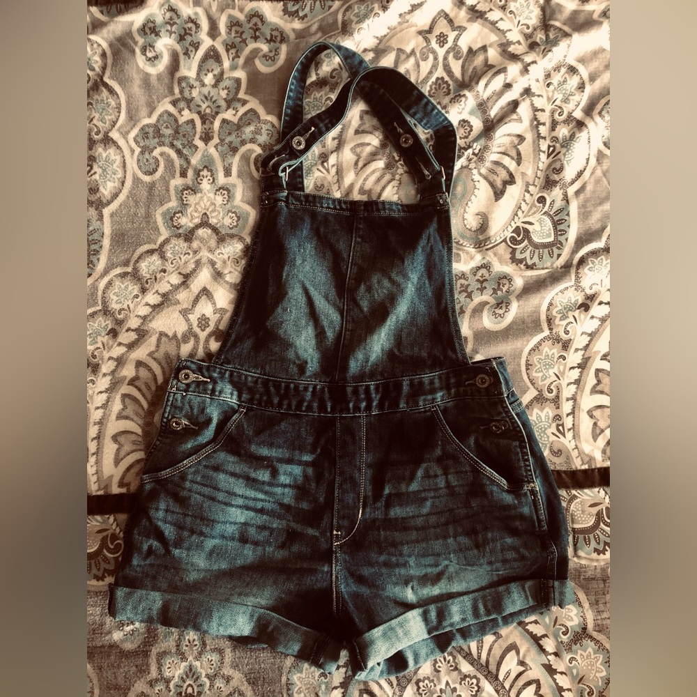 Levi’s Jean Short Overalls